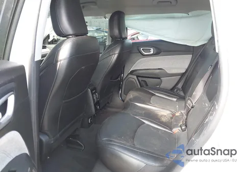 2022 Jeep Compass Latitude Lux 4X4 z USA, uszkodzony, nr VIN 3C4NJDFB6NT212933